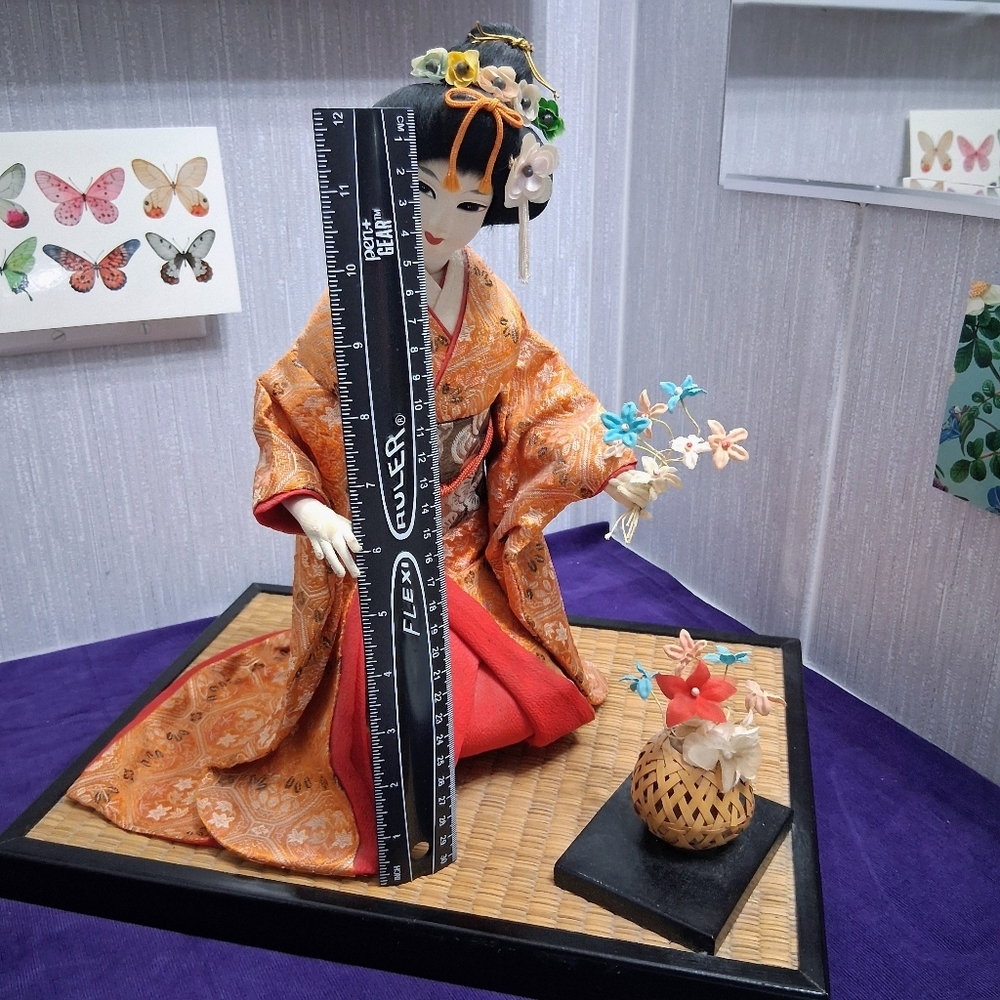 Vintage Japanese Geisha Nishi Doll Oyama Tatami Mat & Flowers - Picture 15 of 16